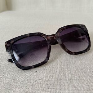 Oscar de la Renta Tortoise Square Sunglasses Black Brown